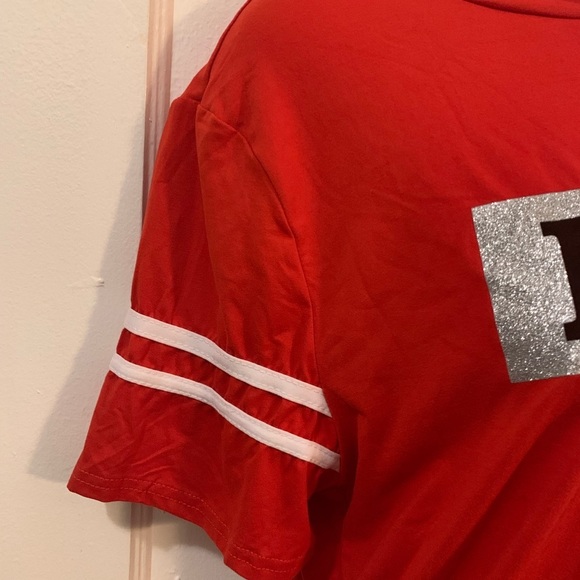 Red Short Sleeve Hooded Top - Picture 3 of 5